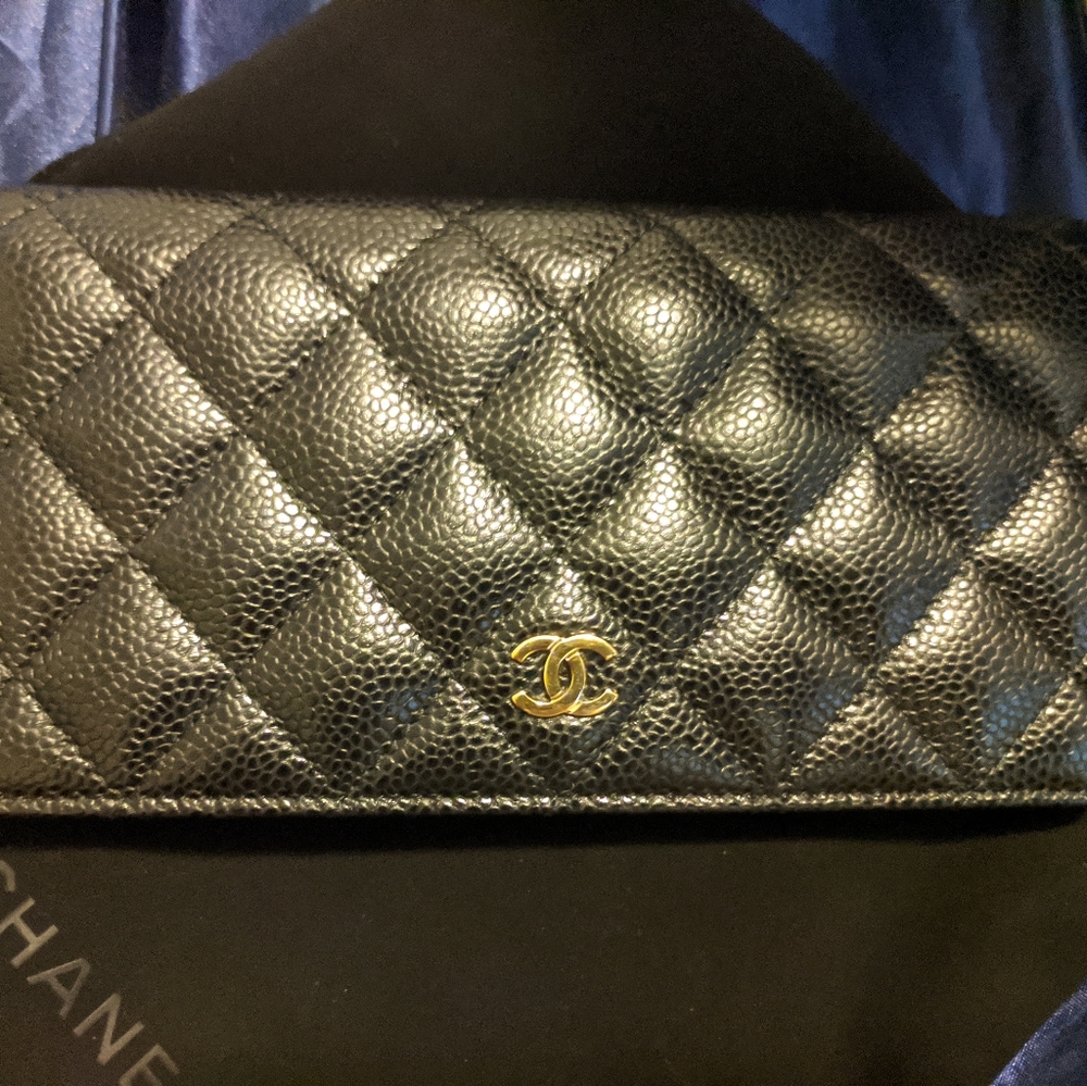 💯 authentic Chanel wallet